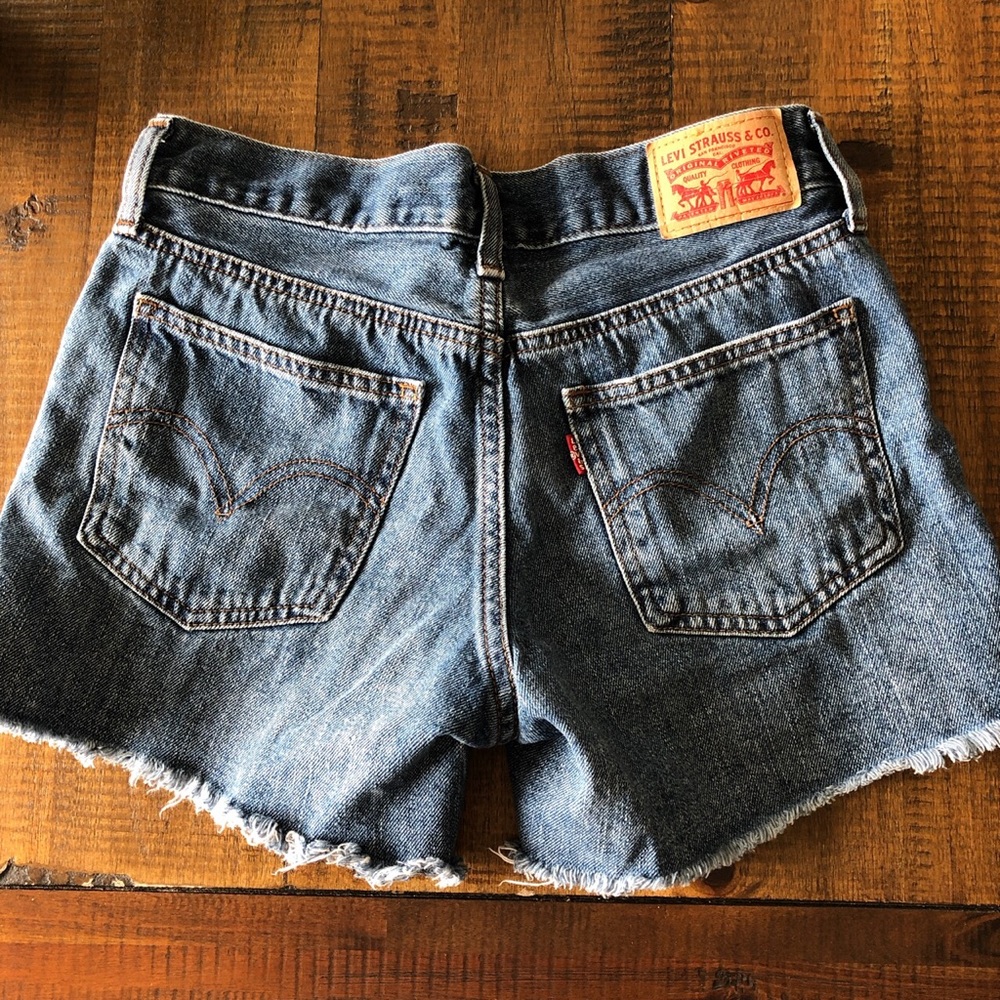 Levis Mid rise Denim shorts